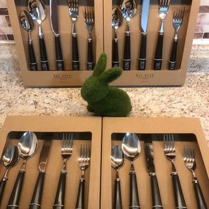 Rae Dunn 20 piece silverware